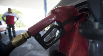 Lula zera imposto e subsidia diesel para conter alta do petróleo